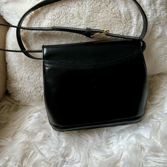 Vintage Bally Handbag with Gold Emblem – Timeless Elegance - Picture 5 of 6